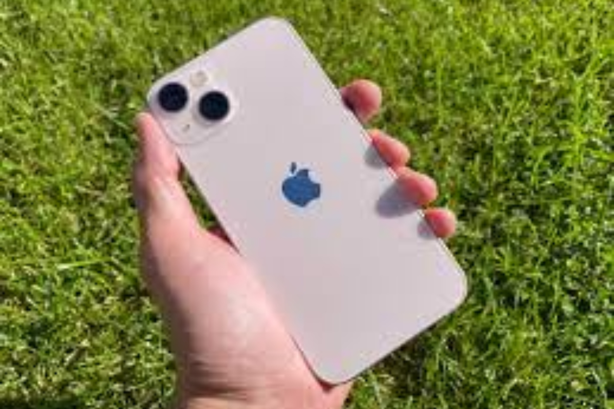 Apple iPhone 13