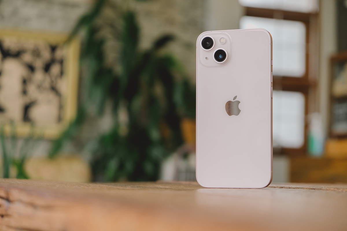 Apple iPhone 13