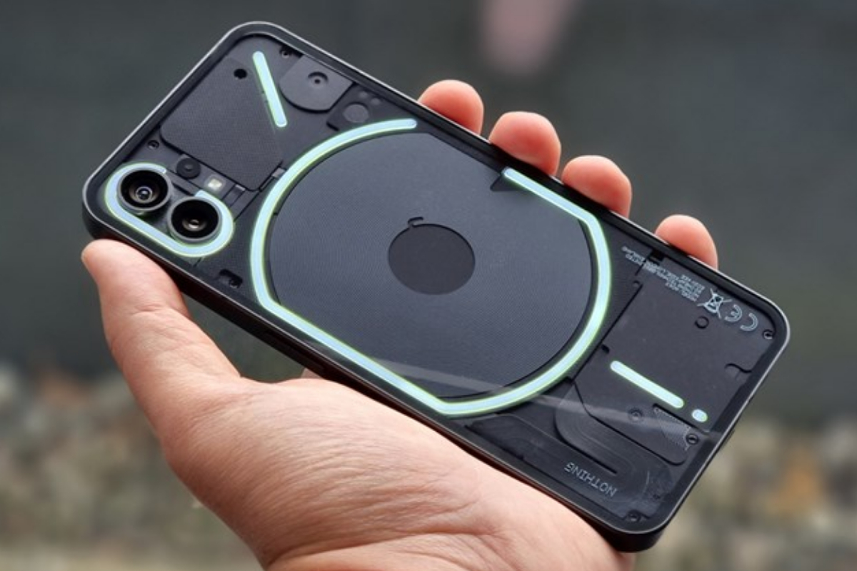 Nothing Phone (2) receives an update that enhances camera, battery, and more
