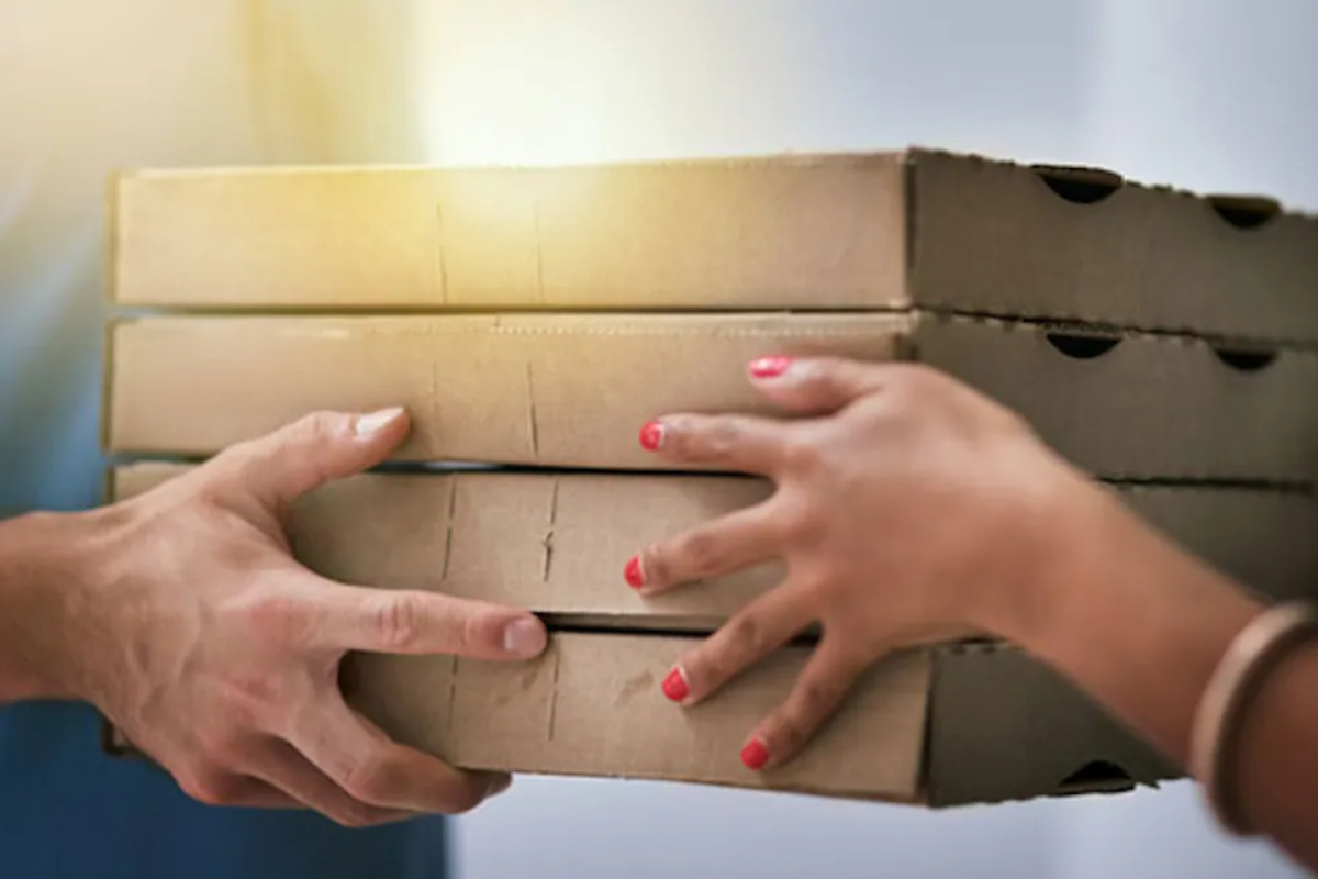 Delivery Agent Steals Food, Then Brags About It on Chat