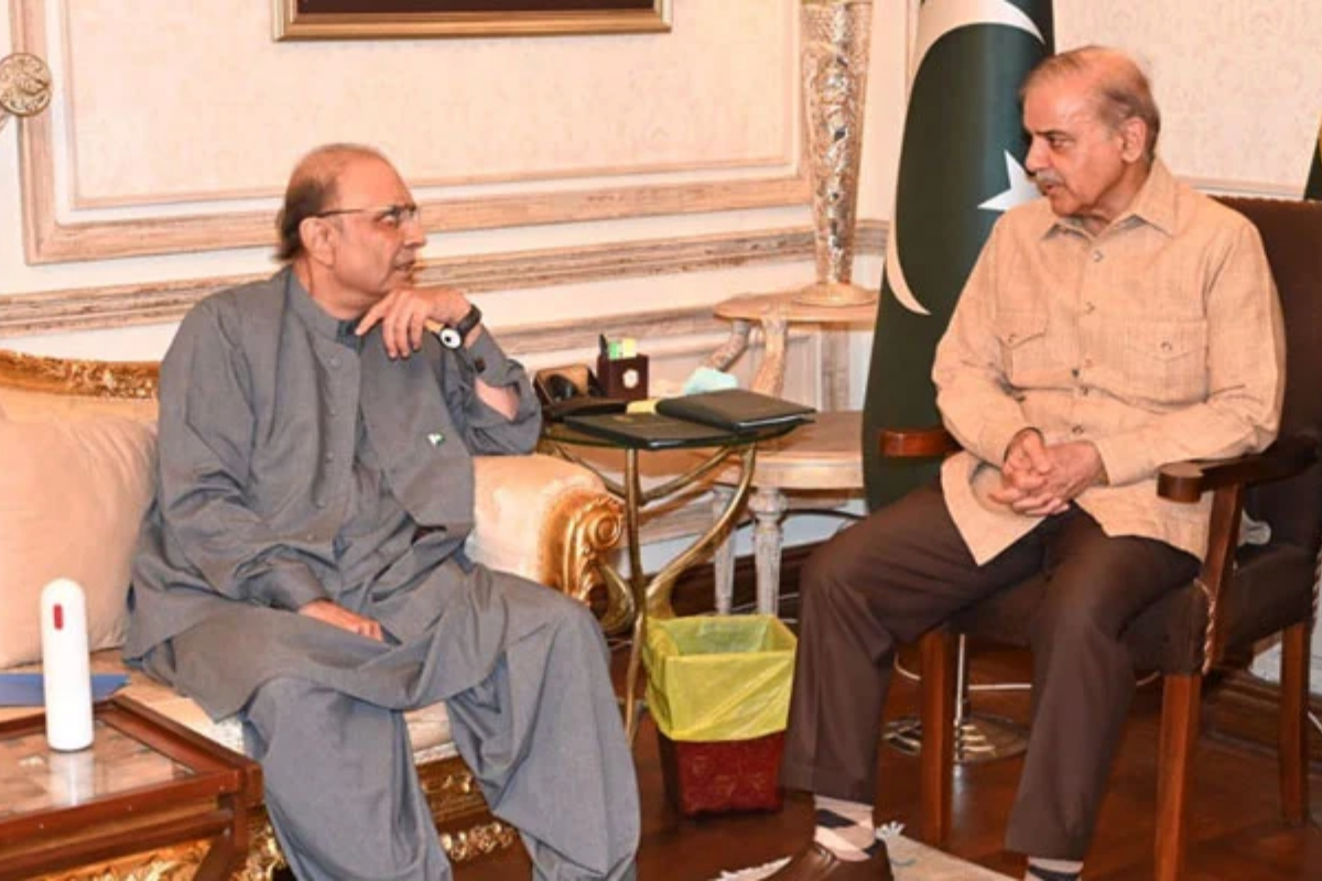 Asif Zardari, PM agree to hold elections on time