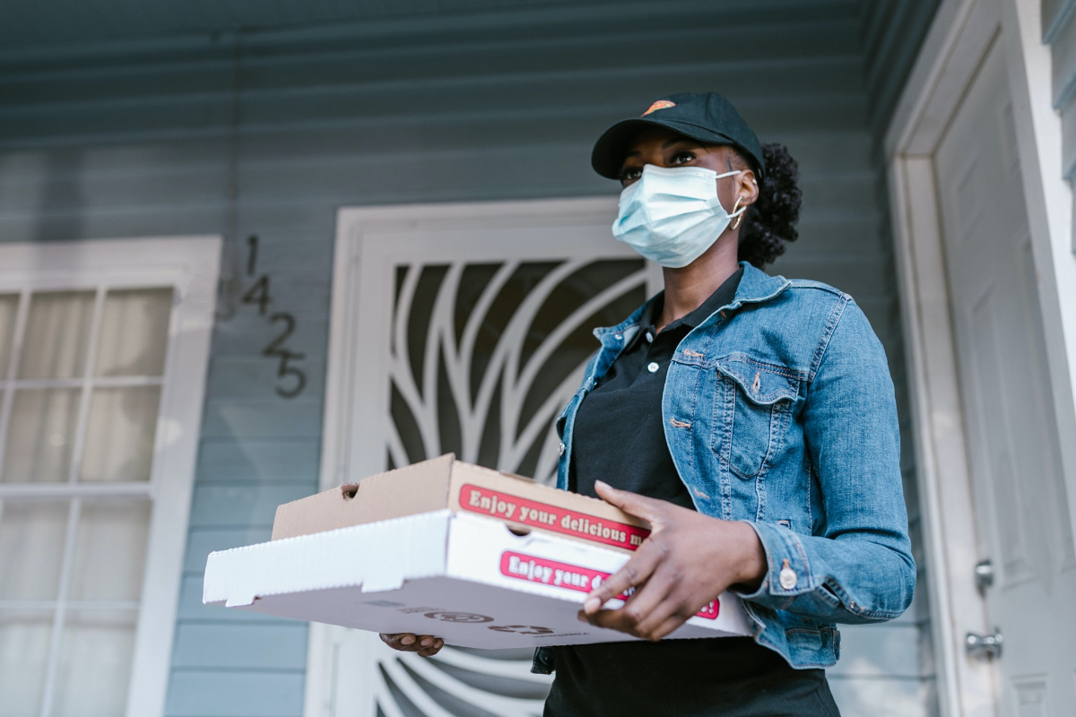 Pizza Delivery Driver Gets a Furry Surprise Tip