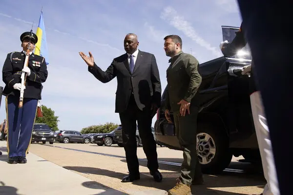 Ukraine President Volodymyr Zelenskyy arrives at Pentagon