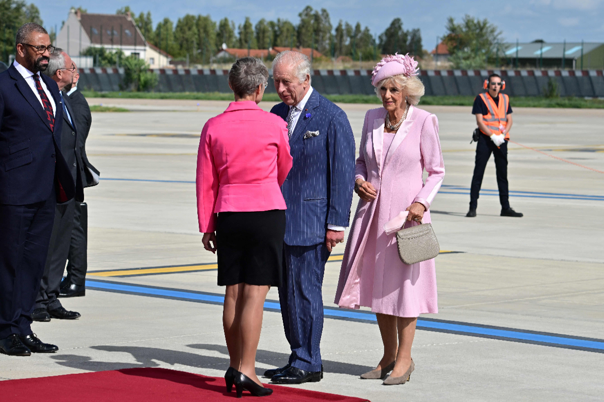 Macrons Welcome British Royals to Élysée Palace