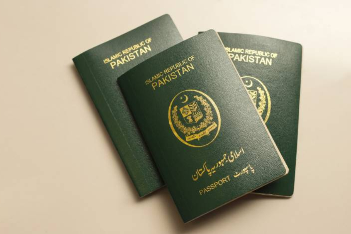 Pakistani pilgrims passports in Iraq