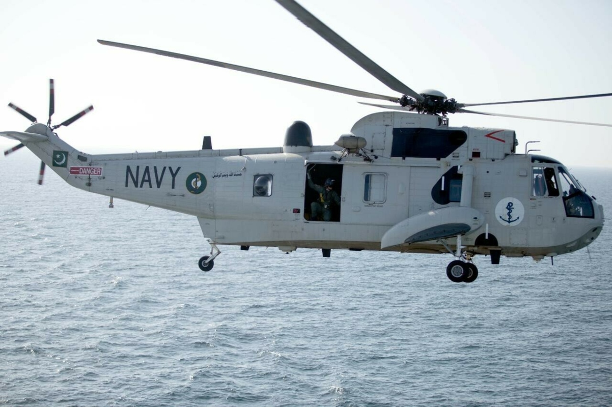 Pakistan Navy helicopter crashes