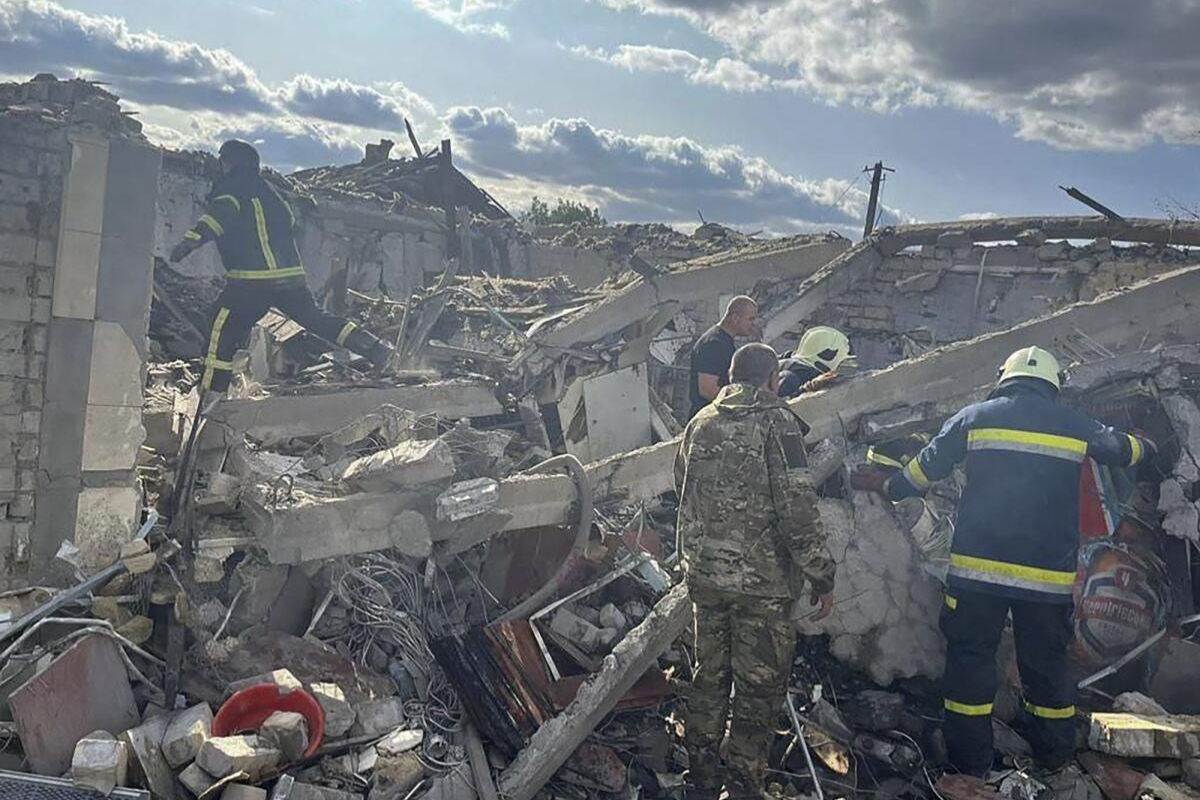 49 Killed in Russian Attack on Shop in Eastern Ukraine