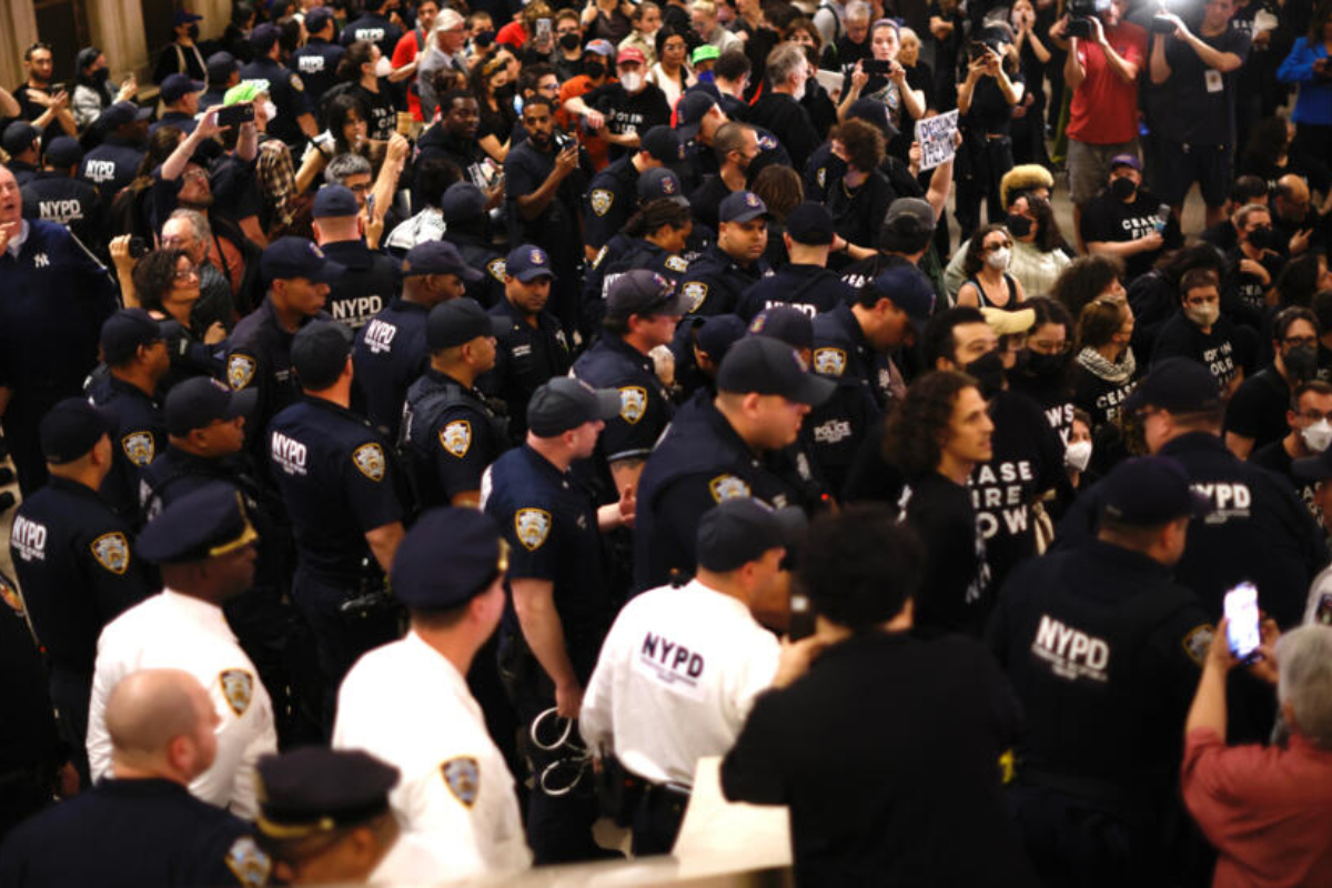 Israel-Hamas War: Mass Arrests at Grand Central Amid Israel-Hamas Protest