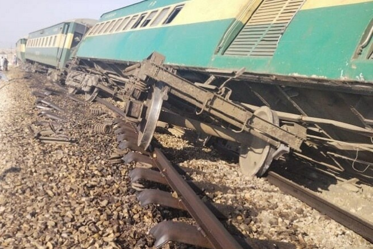 Train Derails