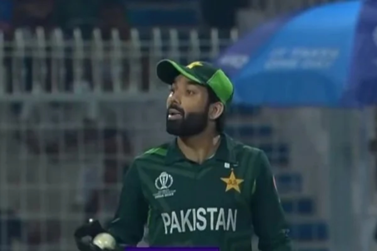Rizwan seeks Taskin's opinion before umpire review