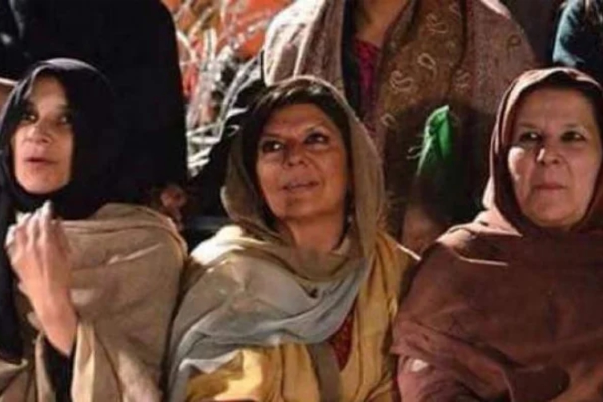 Judge allows PTI chief to meet his three sisters