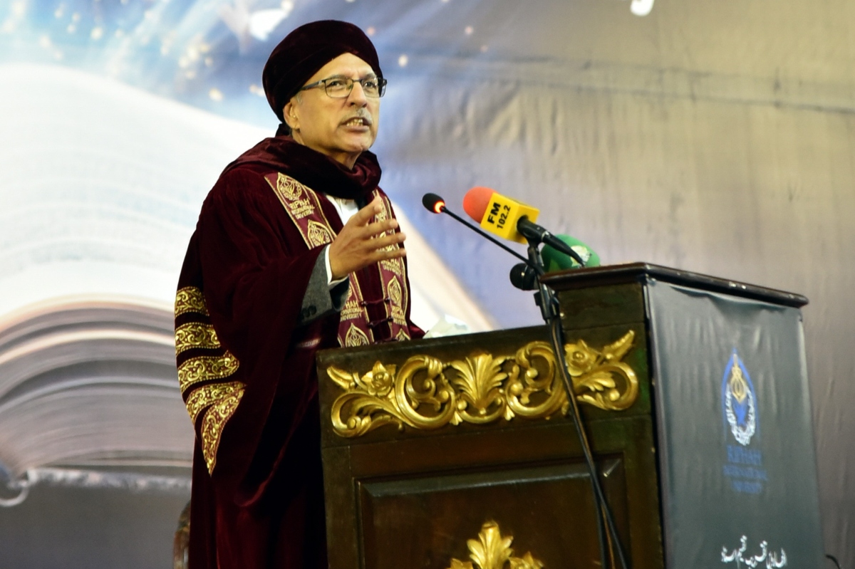 President prods students to grasp opportunities of modern knowledge tools