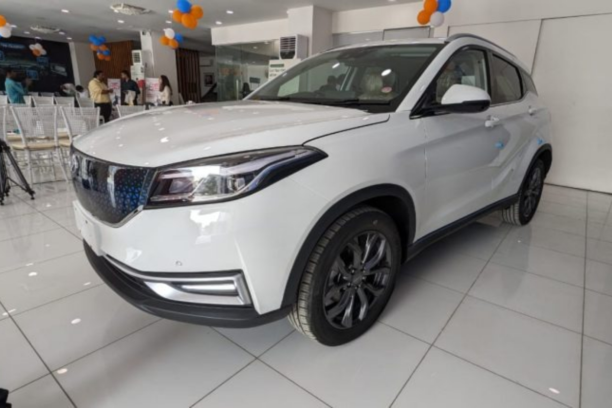 Regal Automobile Unveils Pakistan's First Electric Vehicle Seres 3