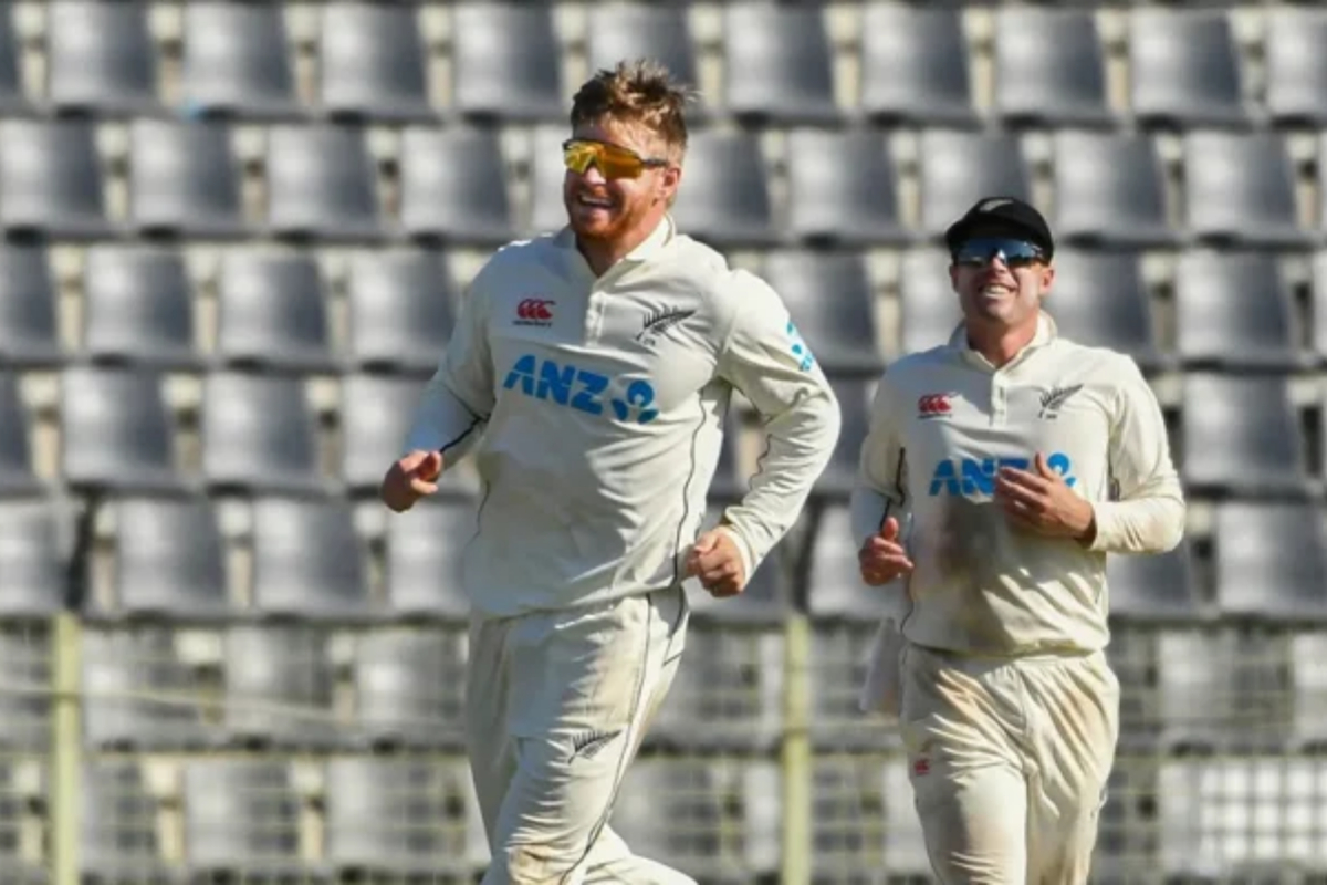 Phillips Hits Four as New Zealand Restricts Bangladesh