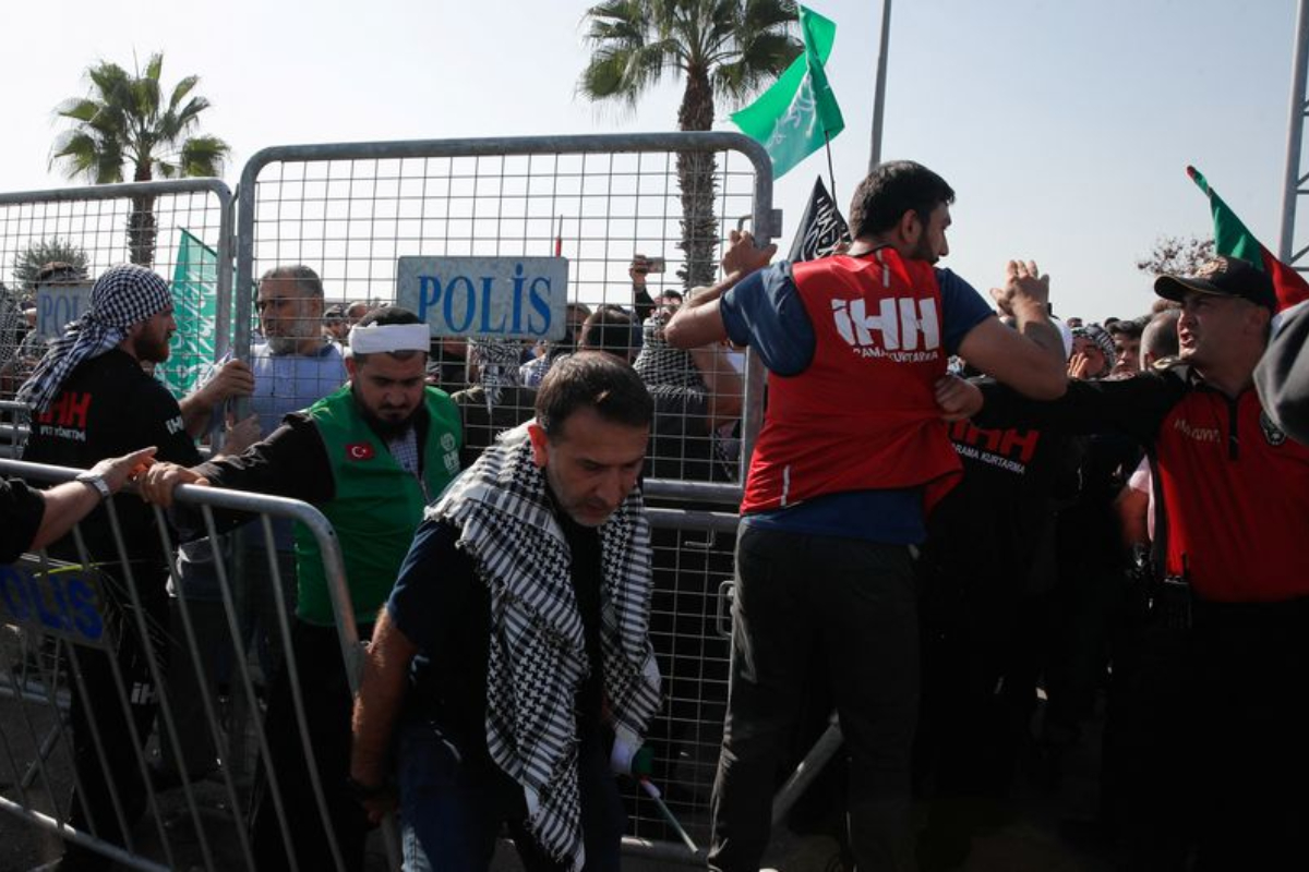 Pro-Palestinian rioters U.S. forces in Turkey