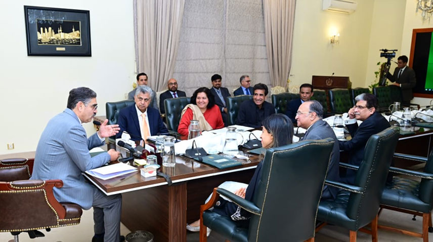 PM Kakar urges media to raise awareness among masses about smuggling, power theft