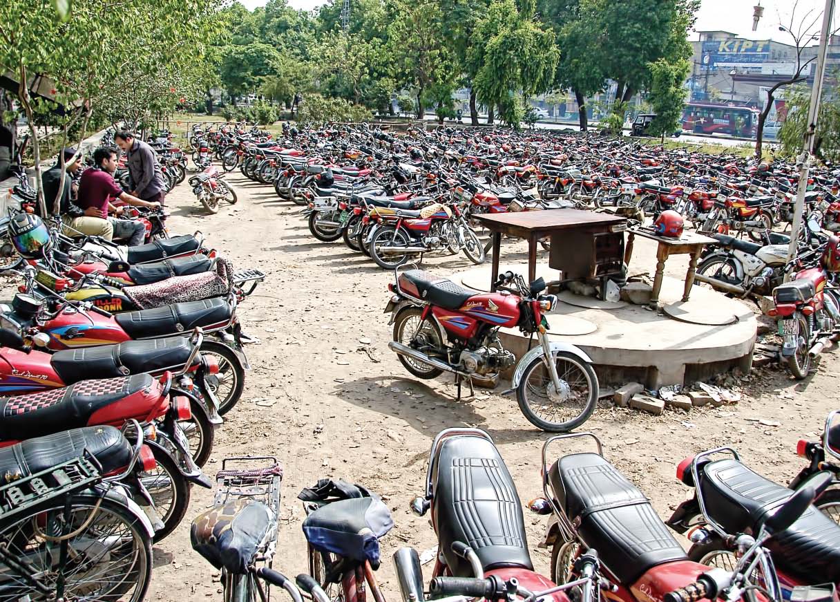 Traffic police involved in Karachi’s illegal parking, SHC told