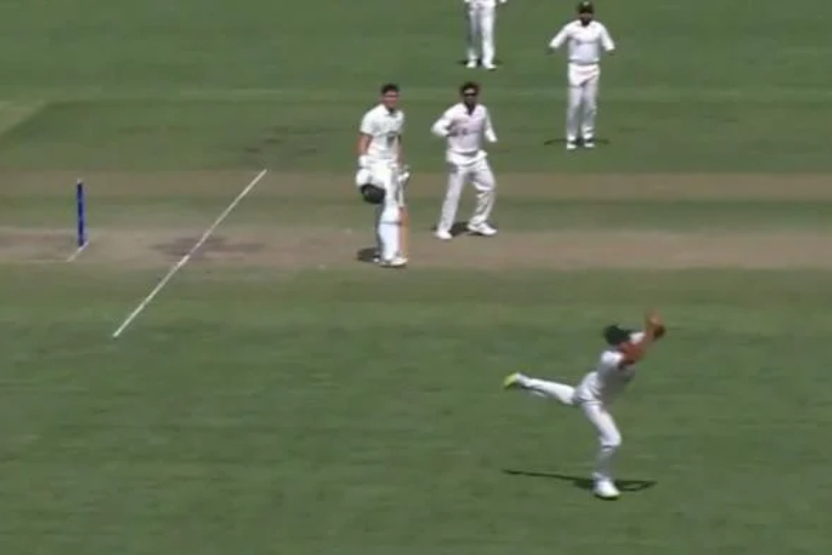 Mir Hamza takes incredible catch during Pakistan vs PM XI match