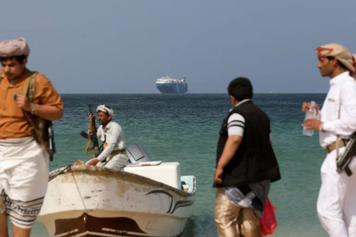 Commercial oil tanker struck by missile in Red Sea, Houthis suspected