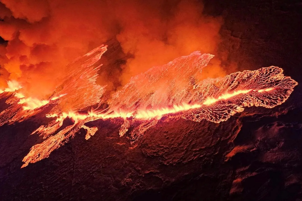 Icelandic Volcano Erupts: Emergency Evacuations on Reykjanes Peninsula