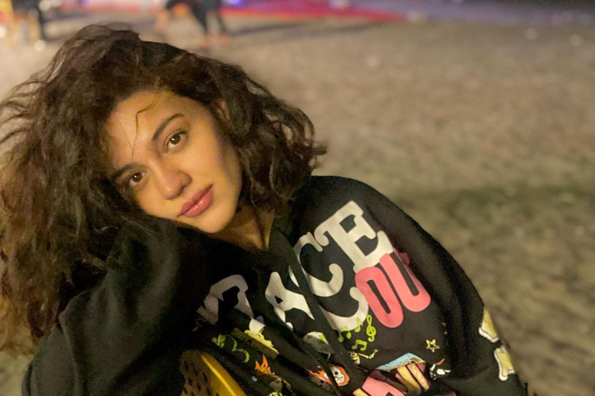 Zara Noor Abbas delights in cold weather with joy