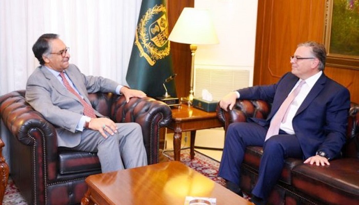 US Ambassador Donald Bloom called on Caretaker Foreign Minister Jalil Abbas Jilani, here on Tuesday