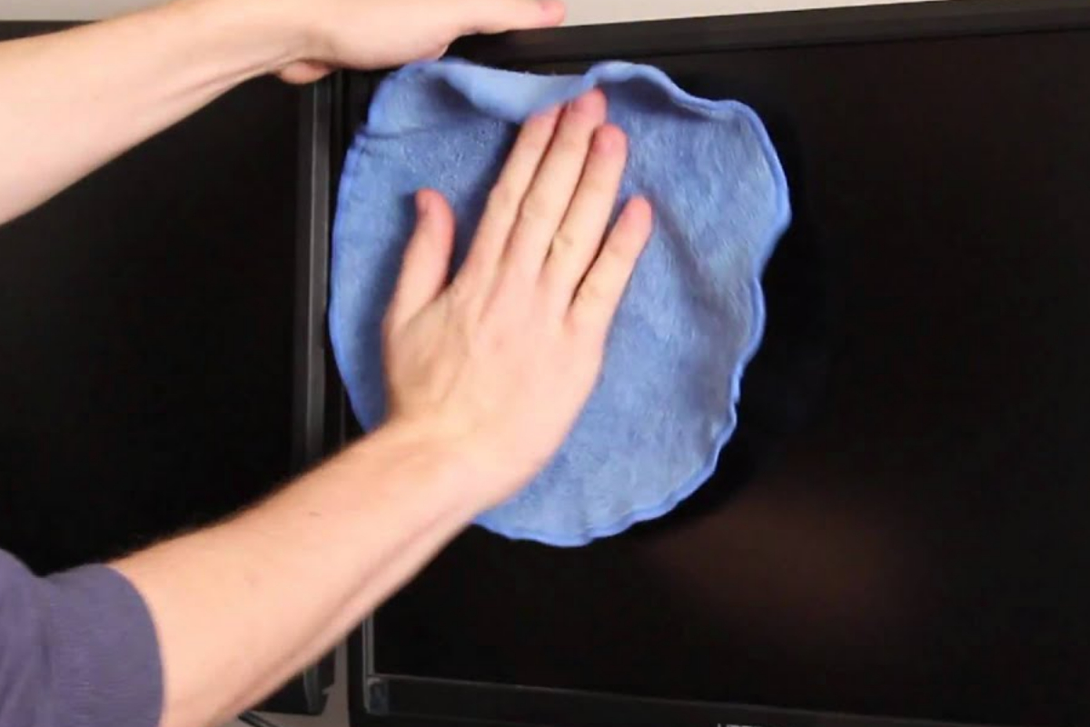 Ditch the Dust: How to Properly Clean Your Monitor Screen