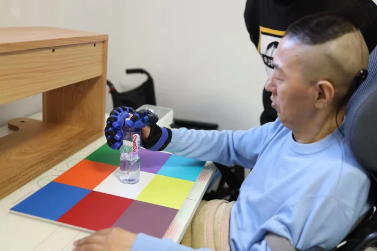 Chinese Brain Chip Enables Paralysed Man to Regain Movement