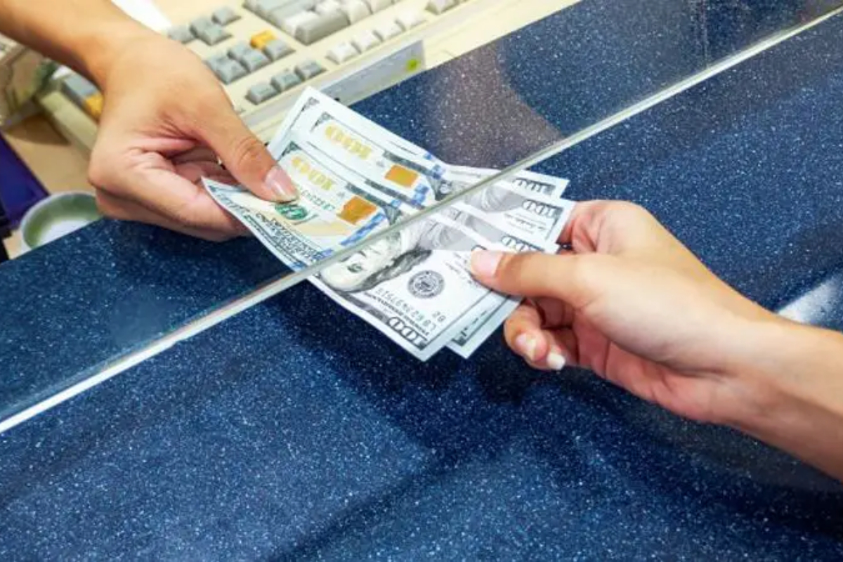 UAE exchange houses raise remittance fees by 15%
