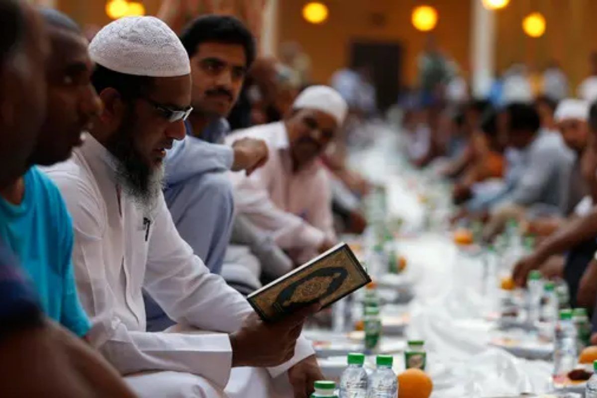 Saudi Arabia Bans Iftar Gatherings in Mosques