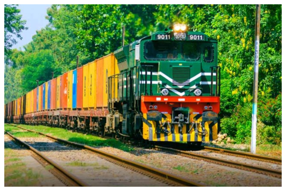 Pakistan Railways Makes History with its 2500-feet Longest Train