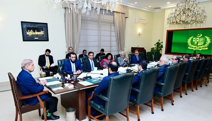 PM urges electronic media to support govt’s efforts for country’s development