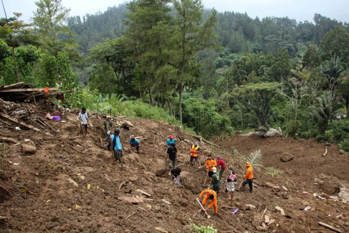 Landslides strike Indonesia's Sulawesi Island, 18 people were killed