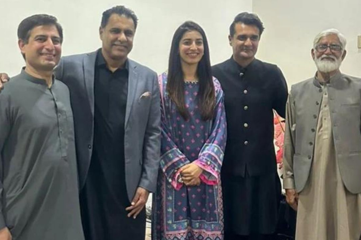 Aliya Riaz gets engaged to Waqar Younis's younger brother