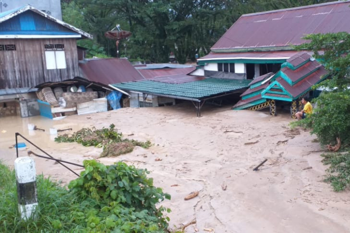 Deadly flooding and landslides in Northern Vietnam claiming three lives