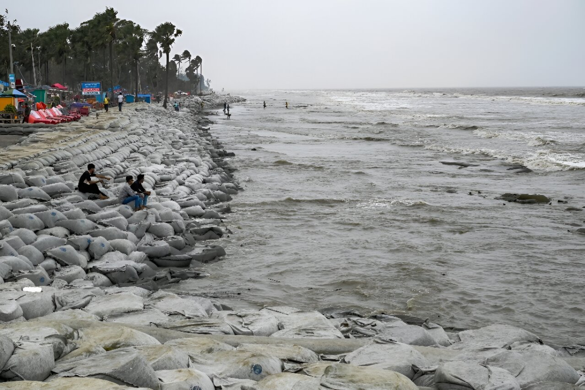 Bangladesh faces rapid sea swamping
