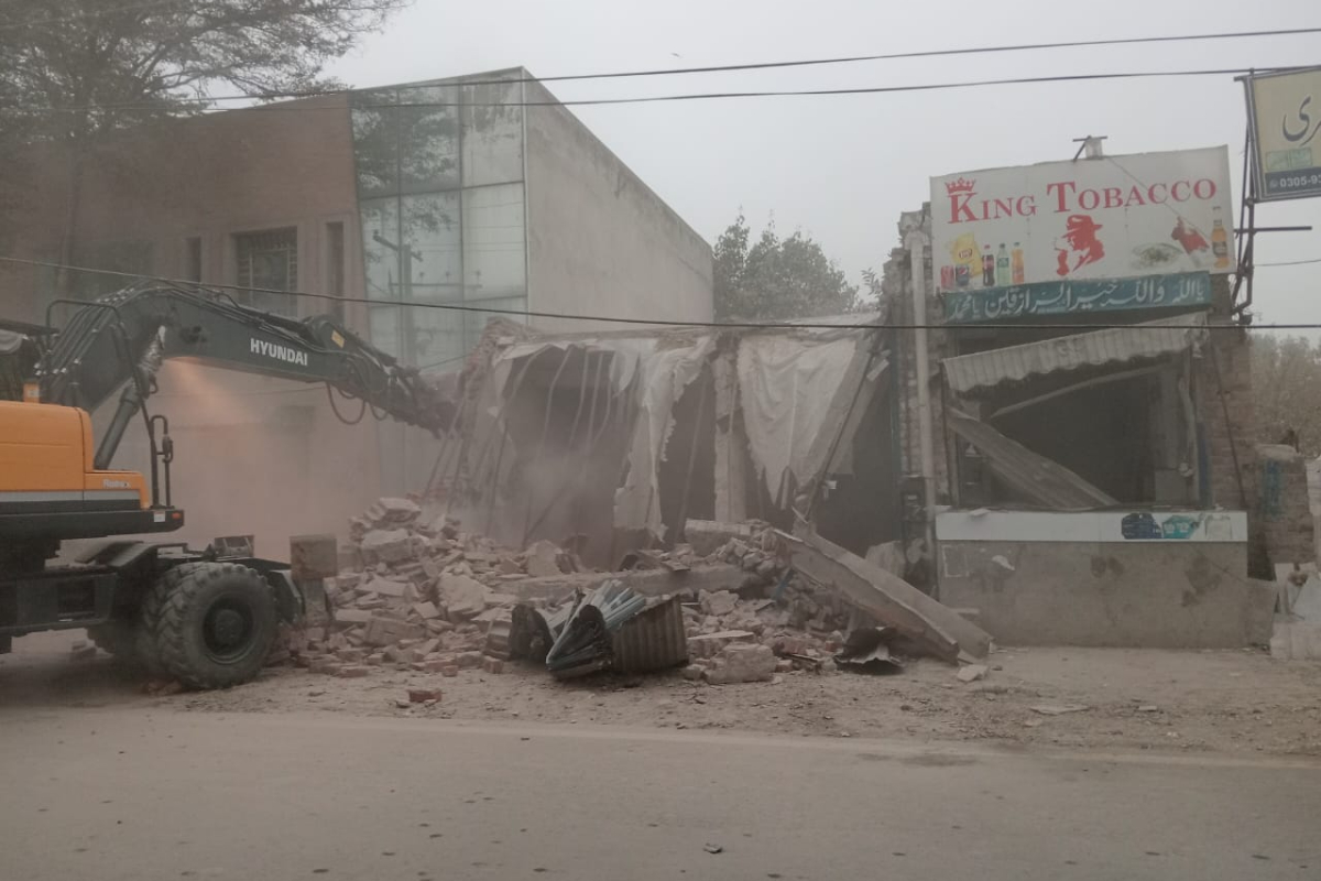 LDA smashed/seals eight illegal buildings in Lahore