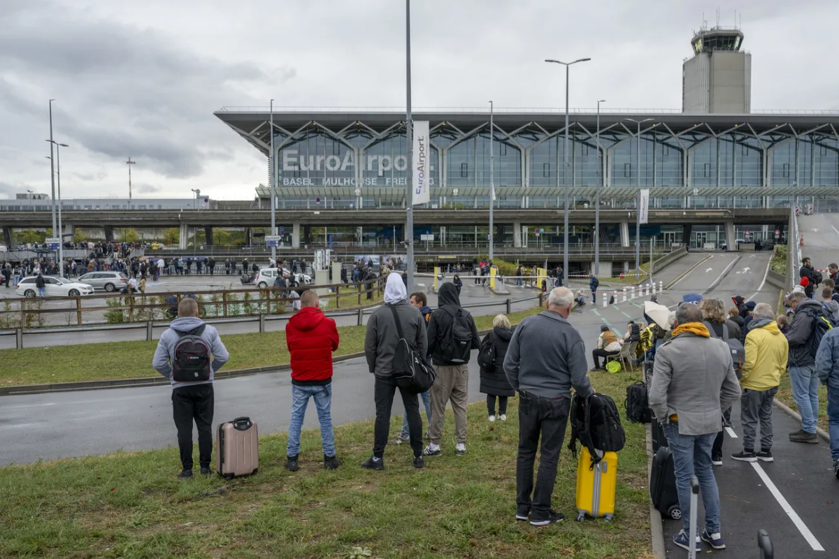 Franco-Swiss airport briefly evacuated due to bomb threat