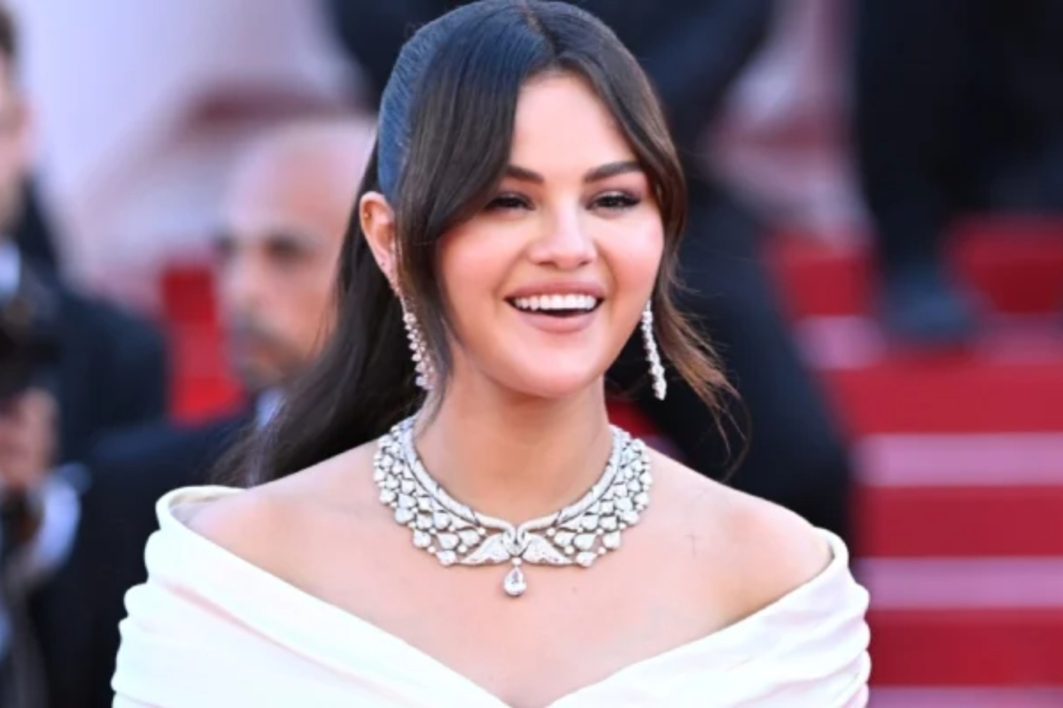 "Leave Me Alone": Selena Gomez Reacts to Plastic Surgery Claims