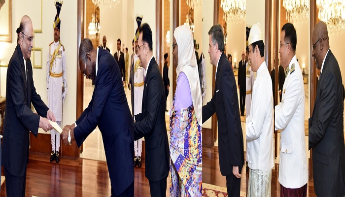Envoys present diplomatic credentials to President