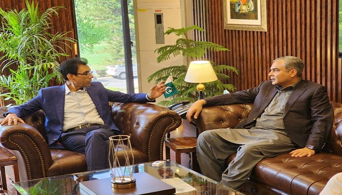 Naqvi meets MQM’s Khalid Maqboo, JUP’s Owais Nooran