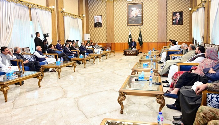 Shehbaz chairs high level meeting of politicians