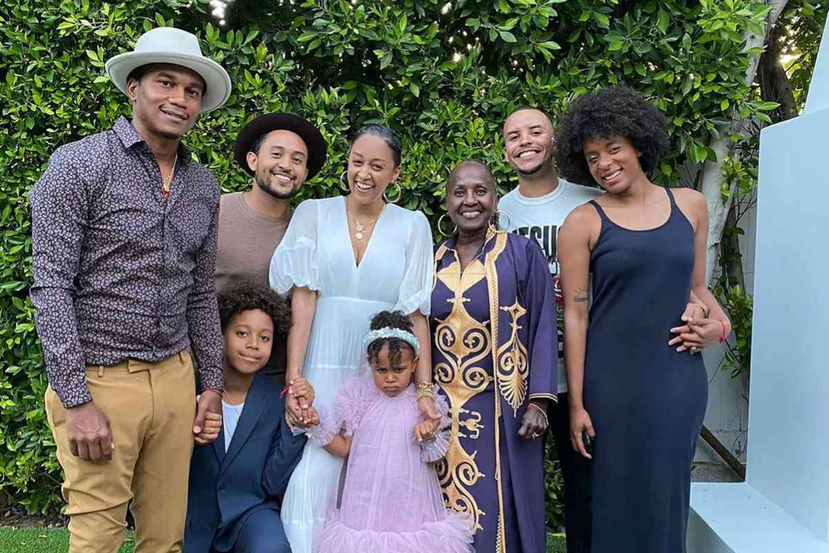 Who are Tia and Tamera Mowry's parents? Details you need to know their family