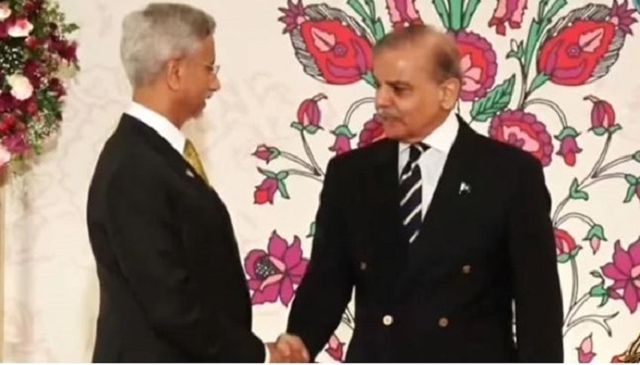 PM Shehbaz, Indian FM Jaishankar shake hands at dinner for SCO leaders