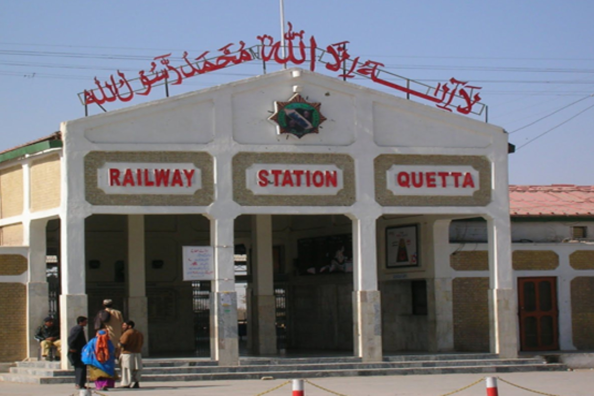 Over 1,000 passengers stuck in Quetta amid railway staff protest