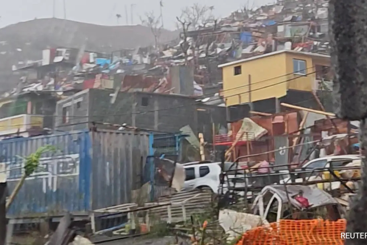 Cyclone Chido slams into Mozambique after killing 14 in France