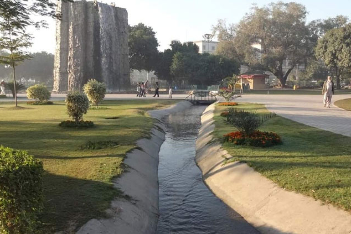 Bright Sunshine Reduces Cold in Lahore