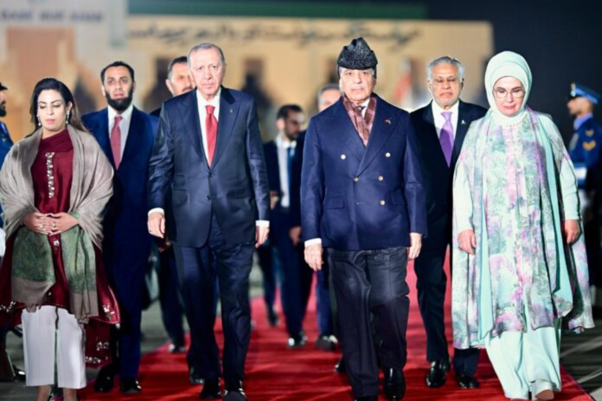 President Erdogan leaves for Turkiye