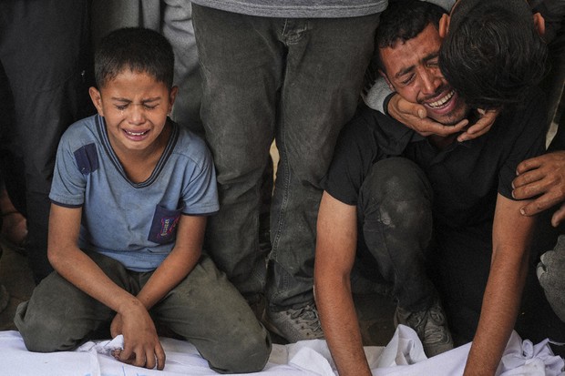 Israeli strikes in Gaza kill 72, including civilians waiting for aid