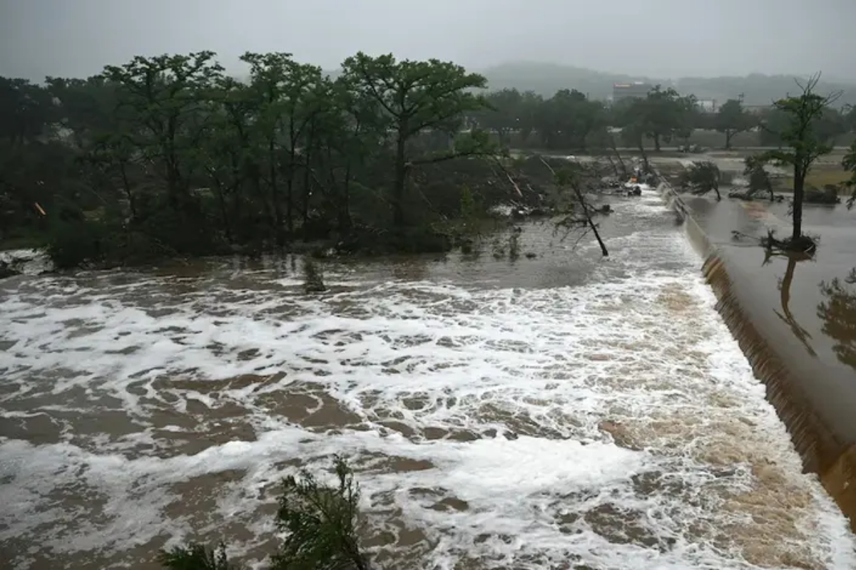 Texas floods claim at least 43 lives, Dozens still missing